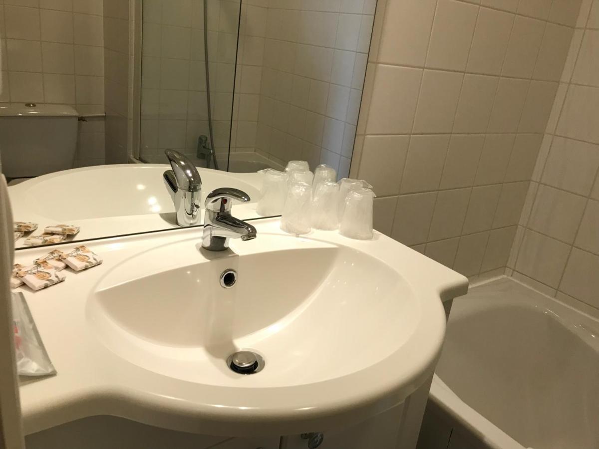 Logis Hotel Saint-Joseph Sancoins 외부 사진