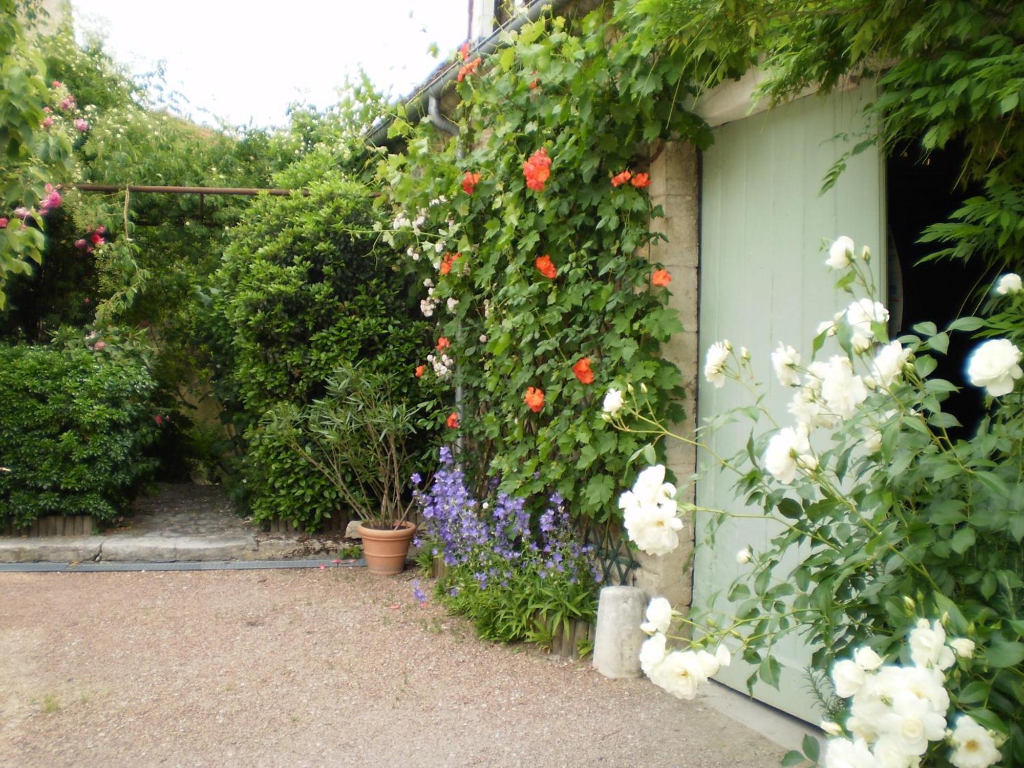 Logis Hotel Saint-Joseph Sancoins 외부 사진